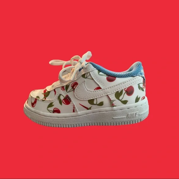 NIKE Kids Air Force 1’s - Picture 4 of 5
